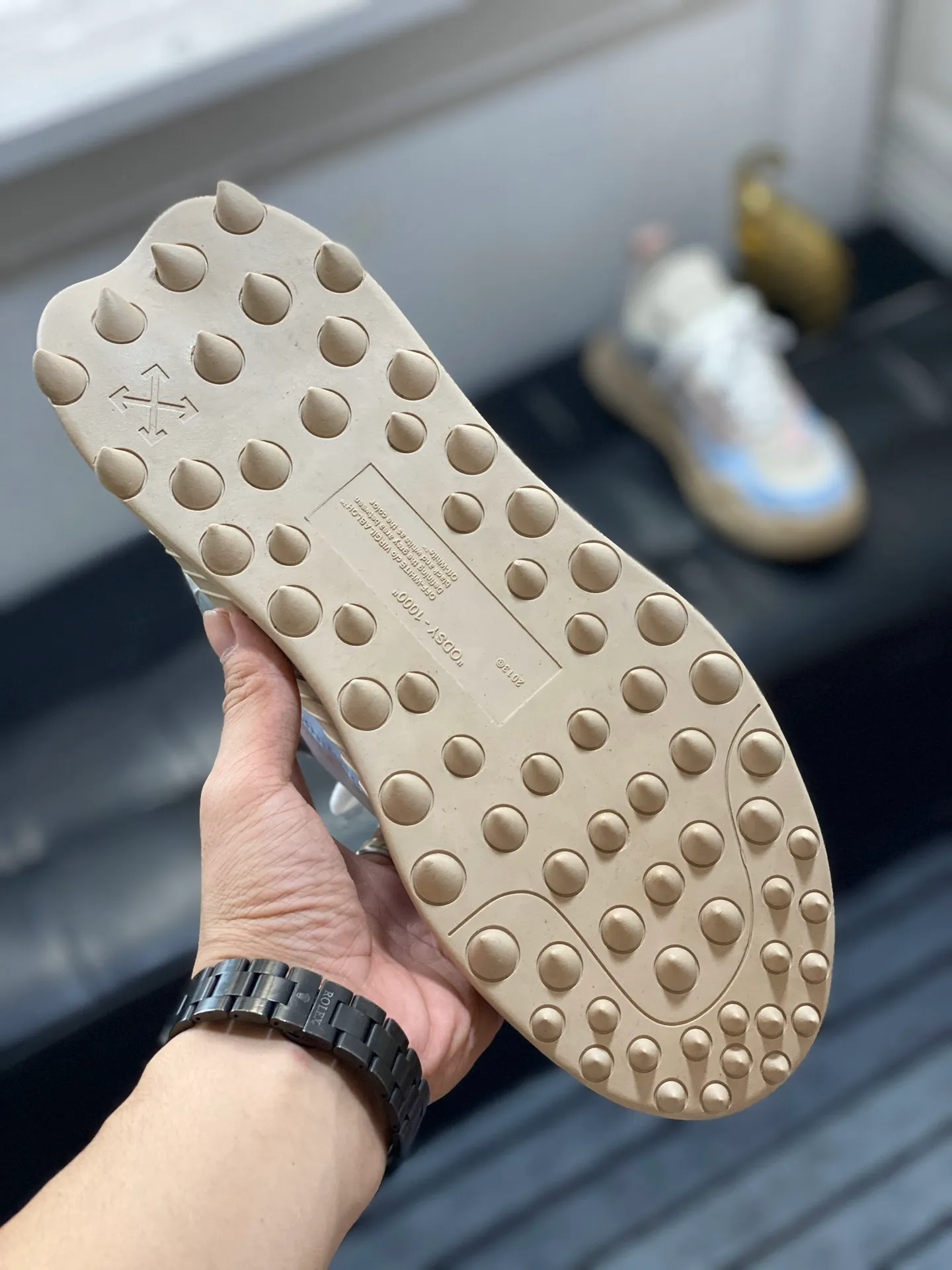 Men's Men's Shoes💰480🌼【New Style】High-end Boutique-🤷‍♂🤷‍♂OFF-WHITE x Air Jordan 】1 The joint shoe has been highly concerned by everyone since its design. The new shoe is shown in the popular Chicago bull white and yellow LOGO color scheme. The shoe body is made of cowhide, cow suede, and other materials. In addition to the X hidden on the inside of the leather, the oversized Swoosh, OFF-WHITE for Nike, Air Jordan 1 birth information and AIR are displayed on both sides of the shoe. The iconic details of OFF-WHITE can be seen on the sole and insole. You can choose a pair if you like the style. Code: 39-44 (45 can be customized